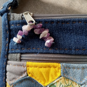 Kézi tűzéssel díszített, átvetős (crossbody) táska - táska & tok - kézitáska & válltáska - vállon átvethető táska - Meska.hu