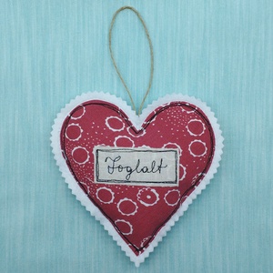 Textil szív -Foglalt felirattal , Kellékek & szerszámok, Dekorációs kellékek, Egyéb kellékek, Varrás, Patchwork, foltvarrás, MESKA