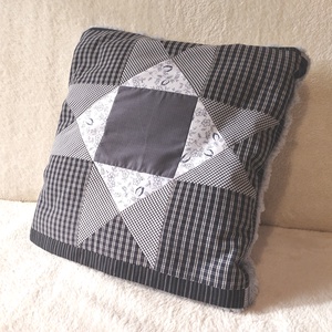 Takaró a párnában - kézműves patchwork lakástextil - Quillow, Otthon & Életmód, Lakástextil, Felnőtt takaró, pléd, Patchwork, foltvarrás, Varrás, MESKA