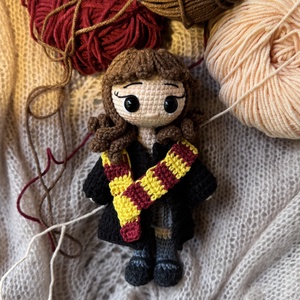 Horgolt Hermione játékfigura. Harry Potter - Meska.hu