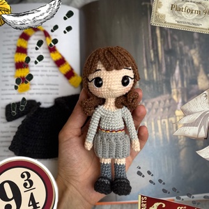 Horgolt Hermione Granger figura. Harry Potter  - Meska.hu