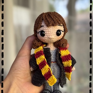 Horgolt Hermione Granger figura. Harry Potter  - játék & sport - plüssállat & játékfigura - ember - Meska.hu Horgolt Hermione Granger figura. Harry Potter  - játék & sport - plüssállat & játékfigura - ember - Meska.hu
