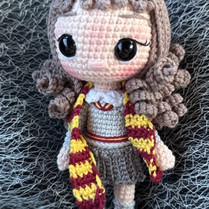Horgolt Hermione Granger figura. Harry Potter - Meska.hu