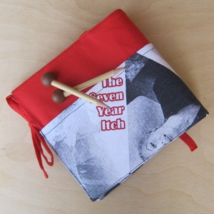 Marilyn kézimunka füzet - piros -  - Meska.hu