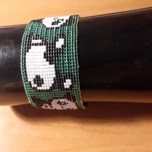 Pandas gyöngyszövött karkötő  - ékszer - karkötő - gyöngyös karkötő - Meska.hu