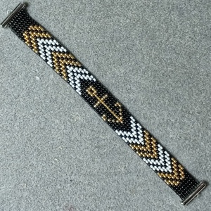 Diszdobozos arany horgonyos gyöngyszövött karkötő , Ékszer, Karkötő, Gyöngyös karkötő, Gyöngyfűzés, gyöngyhímzés, MESKA