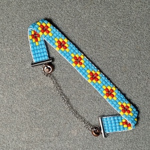 Diszdobozos színes 3  gyöngyszövött karkötő , Ékszer, Karkötő, Gyöngyös karkötő, Gyöngyfűzés, gyöngyhímzés, MESKA