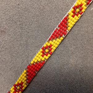 Diszdobozos színes 8 gyöngyszövött karkötő , Ékszer, Karkötő, Gyöngyös karkötő, Gyöngyfűzés, gyöngyhímzés, MESKA