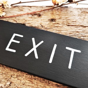 Exit tábla, exit öntapadós tábla ajtóra, falra, Otthon & Életmód, Dekoráció, Ajtó- és ablak dekoráció, Ajtótábla, Famegmunkálás, MESKA
