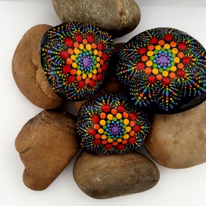 pöttyöző technikával készített manadala stílusú természetes ajándék kő - otthon & életmód - dekoráció - spiritualitás - mandala - Meska.hu