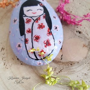 Japán babás  kézzel festett ajándék kő, Otthon & Lakás, Dekoráció, Asztal és polc dekoráció, Kavics & Kő, Festett tárgyak, Meska