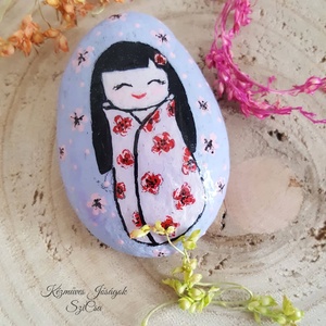 Japán babás  kézzel festett ajándék kő - otthon & lakás - dekoráció - asztal és polc dekoráció - kavics & kő - Meska.hu