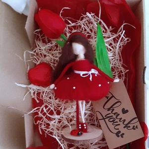 Anyák napi ajándék doboz waldorf Babóval - otthon & életmód - dekoráció - dekoratív figurák és szobrok - Meska.hu