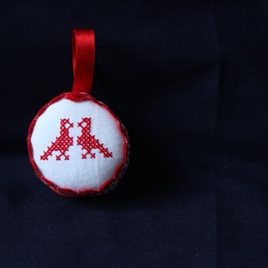 Macaron ékszertartó népi keresztszemes hímzéssel - ékszer - ékszertartó - ékszerdoboz - Meska.hu Macaron ékszertartó népi keresztszemes hímzéssel - ékszer - ékszertartó - ékszerdoboz - Meska.hu