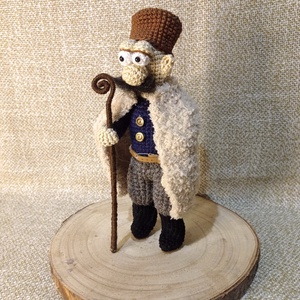 Horgolt juhász figura - Meska.hu