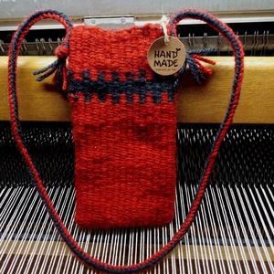 Gyapjú telefontok piros-fekete - Meska.hu