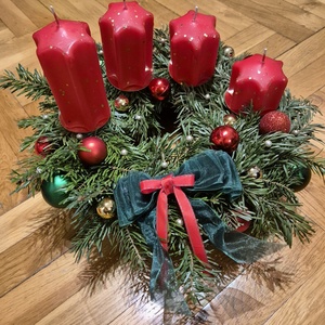 Adventi koszorú élő fenyővel - karácsony - karácsonyi lakásdekoráció - ünnepi asztaldekoráció - Meska.hu