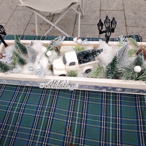 Karácsonyi életkép, Karácsony, Karácsonyi lakásdekoráció, Karácsonyfa szoknya, karácsonyfa alátét, Virágkötés, MESKA