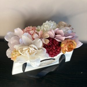 Trapéz alakú művirágos táska ballagásra - otthon & életmód - dekoráció - asztal és polc dekoráció - asztaldísz - Meska.hu