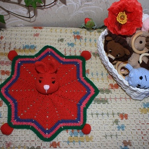 Piros nyuszi szundikendő, Baba - mama, Baba játékok, Szundikendő, alvóka, Horgolás, MESKA