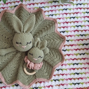 Zöld színű nyuszi szundikendő és rágóka, Baba - mama, Baba játékok, Szundikendő, alvóka, Horgolás, MESKA