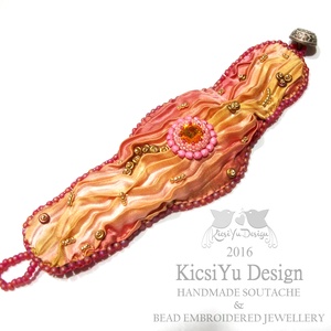 Shibori selyemmel készült gyöngyhímzett karkötő - ékszer - karkötő - széles karkötő - Meska.hu Shibori selyemmel készült gyöngyhímzett karkötő - ékszer - karkötő - széles karkötő - Meska.hu