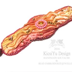 Shibori selyemmel készült gyöngyhímzett karkötő - ékszer - karkötő - széles karkötő - Meska.hu Shibori selyemmel készült gyöngyhímzett karkötő - ékszer - karkötő - széles karkötő - Meska.hu