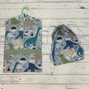 Dínós ovis vagy kisgyermek ágynemű szett + ovizsák tornazsák szett + derékalj  - játék & sport - ovis felszerelés - ovis szett - Meska.hu