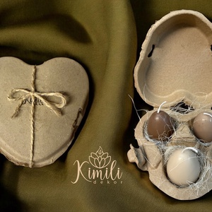 Húsvéti gyertyatojások szív alakú tartóban - Meska.hu