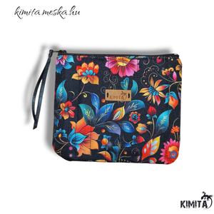 Kis méretű neszesszer - virágok, Táska & Tok, Neszesszer, Varrás, Kis méretű neszesszer tarka virágok mintás gyöngyvászonból és pamut béléssel. 
Vatelinnel vastagítv..., MESKA