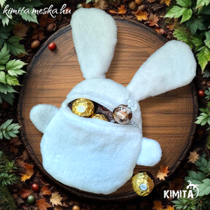 Ajándékátadó nyuszi-húsvét - ünnepi díszek, dekorációk - húsvéti díszek és dekorációk - húsvéti ajándékátadó - Meska.hu