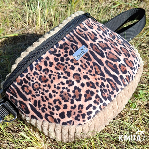 Leopárd crossbody táska, Táska & Tok, Kézitáska & válltáska, Vállon átvethető táska, Varrás, Leopárd mintás crossbody táska

Vállon átvetve, mellkason hordható táska.
Merev fazonú, leopárd min..., MESKA