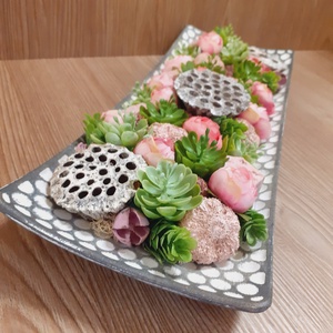 Asztaldísz selyemvirágokkal és termésekkel - otthon & lakás - dekoráció - asztal és polc dekoráció - asztaldísz - Meska.hu