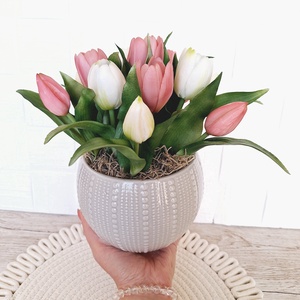 Élethű tulipános asztaldísz - Meska.hu