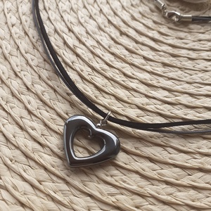 Hematit szív medálos nyaklánc - ékszer - nyaklánc - medálos nyaklánc - Meska.hu
