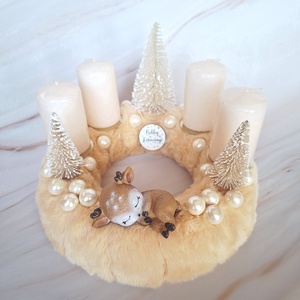 Alvó őzikés adventi koszorú-krém, Karácsony, Adventi díszek, Adventi asztaldísz, , MESKA