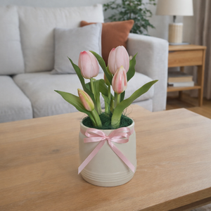 Élethű tulipánok kerámia kaspóban-rózsaszín, Otthon & Életmód, Dekoráció, Asztal és polc dekoráció, Asztaldísz, , Élethű,gumis tulipánok világoszöld kerámia kaspóban.
A masni levehető.Választható hozzá a harmadik ..., MESKA