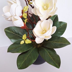 Magnóliás asztaldísz-krém - otthon & életmód - virágdekoráció - virágdíszek - virágdísz kaspóban - Meska.hu