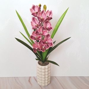 Cymbidium orchidea dekoráció kerámia kaspóban-mályva - otthon & életmód - virágdekoráció - virágdíszek - virágdísz kaspóban - Meska.hu