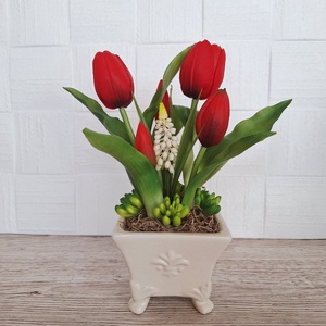 Élethű tulipánok kerámia kaspóban-piros II. - otthon & életmód - virágdekoráció - virágdíszek - virágdísz kaspóban - Meska.hu