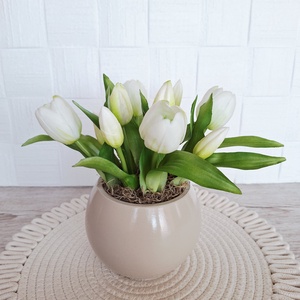 Tulipánok kerámia gömb kaspóban-fehér - otthon & életmód - dekoráció - asztal és polc dekoráció - asztaldísz - Meska.hu