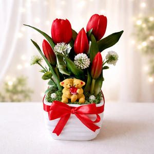 Tulipános dekoráció macipárral, Otthon & Életmód, Virágdekoráció, Virágdíszek, Virágdísz kaspóban, Virágkötés, MESKA