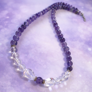 Chevron ametiszt nyaklánc hegyikristállyal, Ékszer, Nyaklánc, Gyöngyös nyaklánc, Ékszerkészítés, MESKA