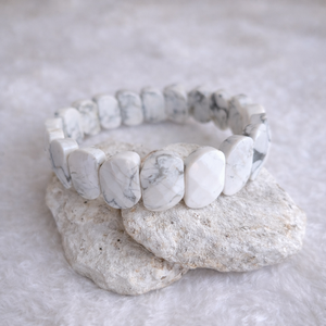 Howlit lapos,fazettált ásvány karkötő, Ékszer, Karkötő, Széles karkötő, , MESKA