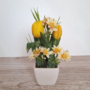 Tavaszi virágok kerámia kaspóban - otthon & életmód - virágdekoráció - virágdíszek - virágdísz kaspóban - Meska.hu