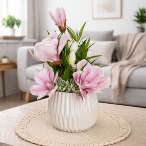 Tavaszi asztaldísz tulipánokkal és magnóliákkal - otthon & életmód - dekoráció - asztal és polc dekoráció - asztaldísz - Meska.hu