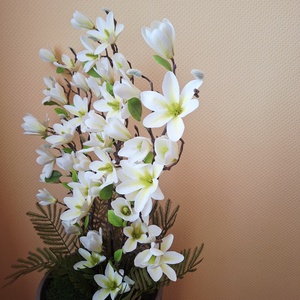 Magnólia dekoráció magas kaspóban - otthon & életmód - virágdekoráció - virágdíszek - virágdísz kaspóban - Meska.hu