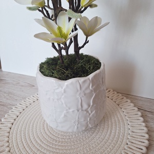 Sokvirágú magnólia kerámia kaspóban - otthon & életmód - virágdekoráció - virágdíszek - virágdísz kaspóban - Meska.hu