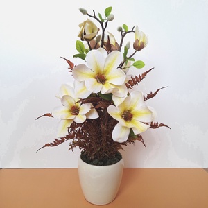 Nagy virágú magnólia kerámia kaspóban-krém I. - otthon & életmód - virágdekoráció - virágdíszek - virágdísz kaspóban - Meska.hu