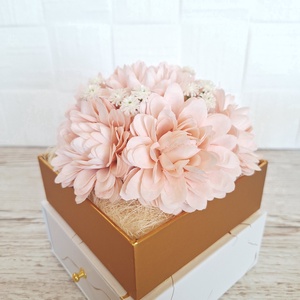 Kalap virágbox ballagásra - otthon & életmód - virágdekoráció - virágok - virágbox - Meska.hu